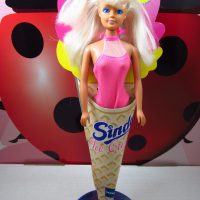 SINDY ICE CREAM Doll STRAWBERRY Flavor 18643 Hasbro #1