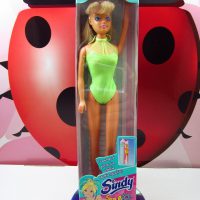 SINDY SUN & BEACH Doll Green Swimsuit 00268 Hasbro Giochi Preziosi Greek #2